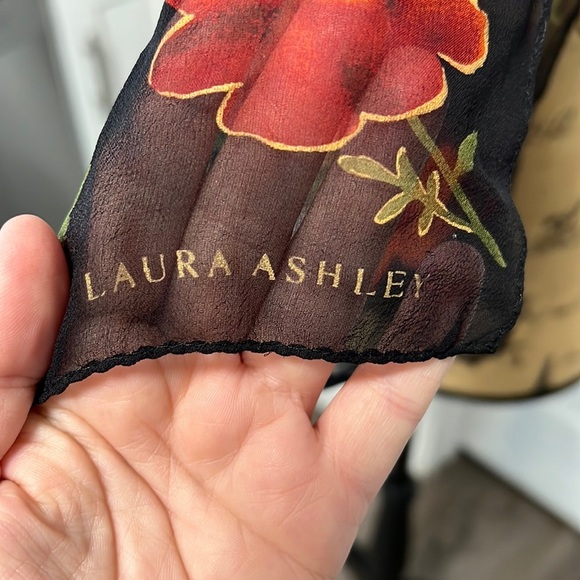 90’s LAURA ASHLEY VTG SILK SCARF BLACK RED BLUE - Picture 3 of 8